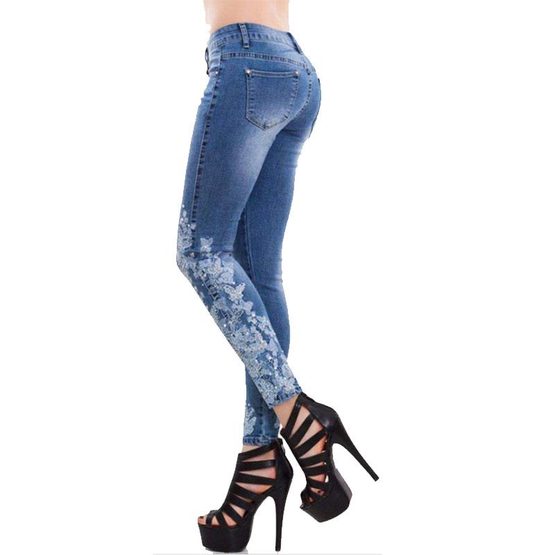 Women Embroidered Slim Fit Jeans